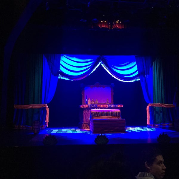 Foto tirada no(a) Teatro Vivian Blumenthal por Adelina V. em 10/18/2015