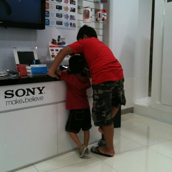 2/23/2013에 Yunita S.님이 Sony Mobile Retail &amp; Service에서 찍은 사진