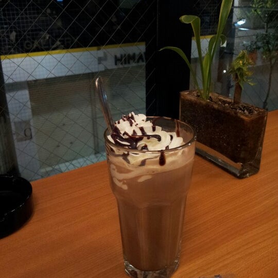 Foto tirada no(a) cafe&amp;bar UNDERBAR por kayanagi em 2/2/2013
