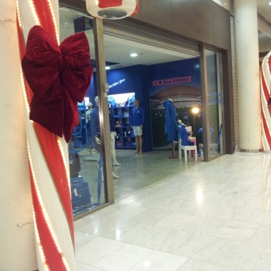 Tienda Oficial Del Real Oviedo Tienda de ropa en Oviedo