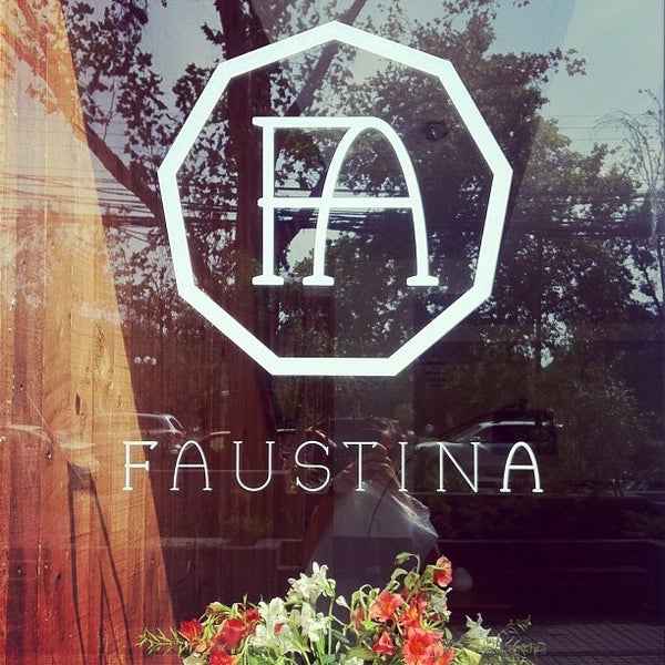 Снимок сделан в Faustina Café пользователем Luciano C. 7/11/2013