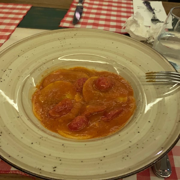 Photo taken at Il Vicino Pizzeria by Ann M. on 4/23/2022