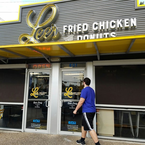 9/3/2017에 Ryan L.님이 Sam&#39;s Fried Chicken &amp; Donuts에서 찍은 사진