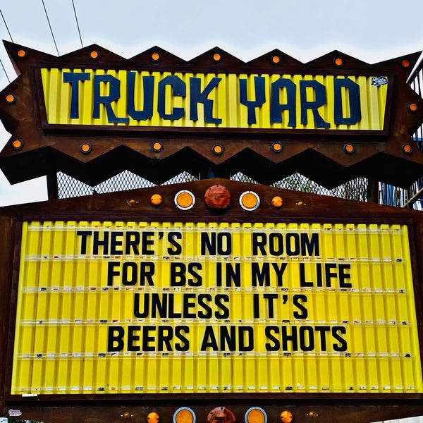 Foto tirada no(a) Truck Yard por Ryan L. em 11/11/2023