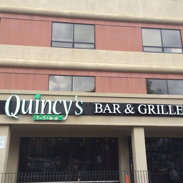 Foto tomada en Quincy&#39;s South Bar &amp; Grille  por Quincy&#39;s South Bar &amp; Grille el 12/22/2014