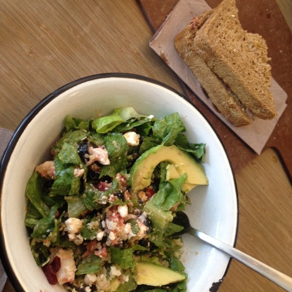 Foto tirada no(a) Juice &amp; Salad por Kristine H. em 7/17/2014