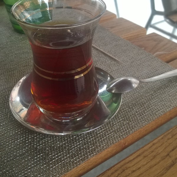 Foto diambil di Güllüoğlu Baklava &amp; Cafe oleh BLL pada 10/2/2016