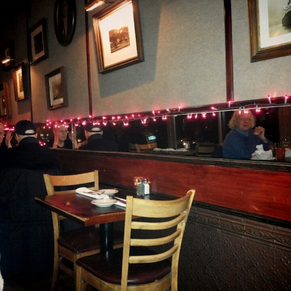 Снимок сделан в Benjamin Restaurant &amp; Bar пользователем Phabolous 12/30/2013