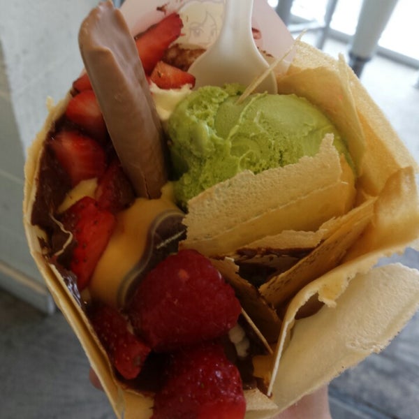 had a crepe w/ strawberry, raspberry, nutella, brulee custard & green tea ice cream. comes w/ whip cream & crepe cookie. huge well-filled-up hand cone for ~$10. excellent for price, speed, and taste.