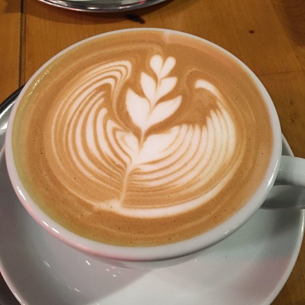 Cafe çok samimi personel güleryüzlü sunum şahane Cortado latte efsaneydi.😌