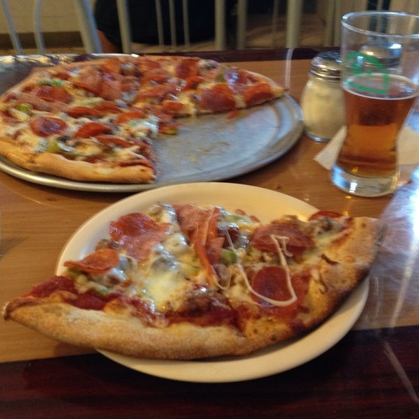 Foto diambil di Tony Di Maggio&#39;s Pizza oleh Gary D. pada 10/20/2013