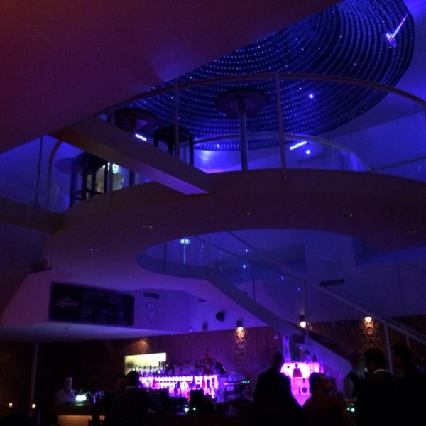 รูปภาพถ่ายที่ Lounge &amp; Bar suite โดย Oliver เมื่อ 11/1/2013