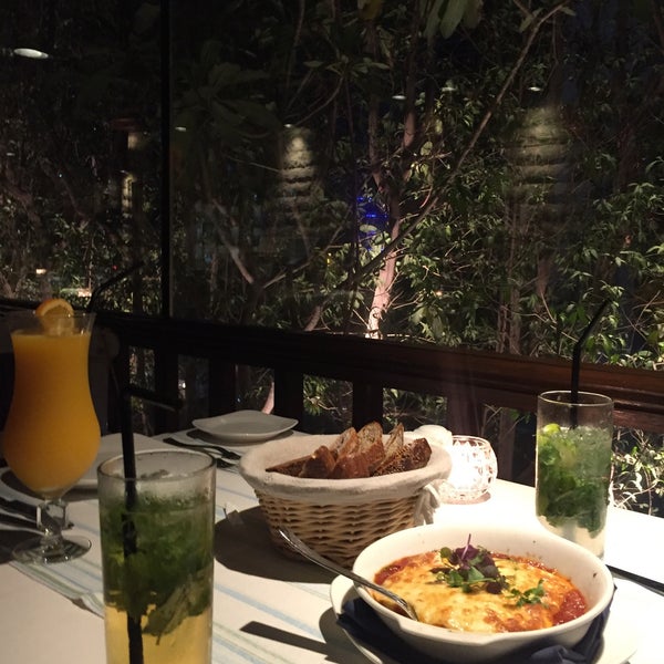 10/8/2015 tarihinde Jameela A.ziyaretçi tarafından Elia Greek Restaurant'de çekilen fotoğraf