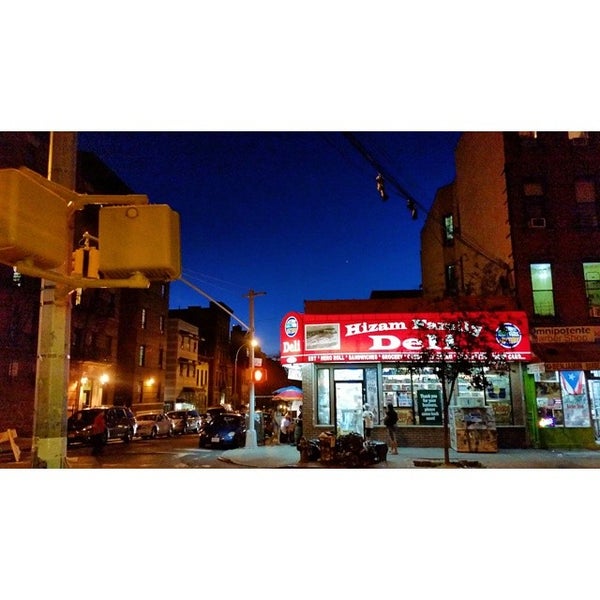 Foto tomada en Bronx Documentary Center  por Ed G. el 8/2/2014