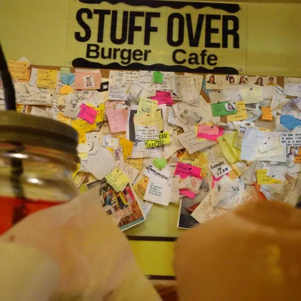 Photo taken at Stuff Over Burger Cafe by Niks D. on 2/28/2015