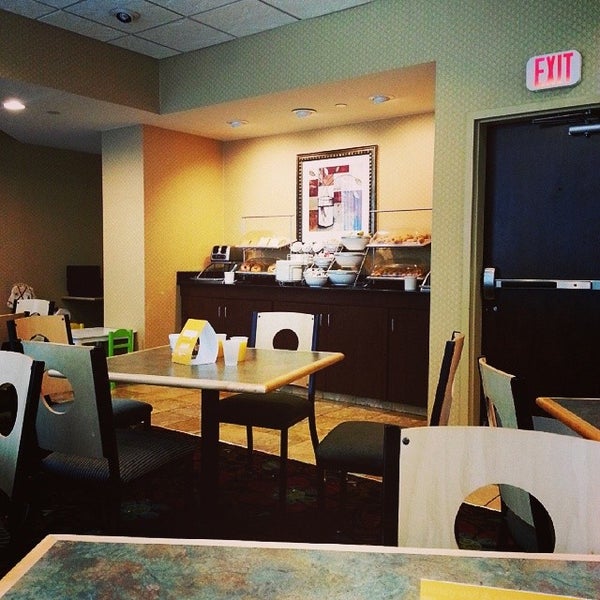 Photo taken at Comfort Suites Downtown by whereisemil on 7/2/2014
