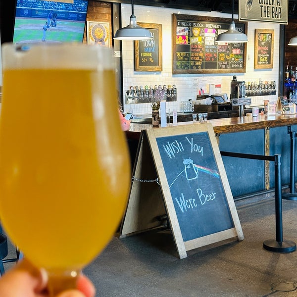 7/23/2023 tarihinde Kevin Burgziyaretçi tarafından Cinder Block Brewery'de çekilen fotoğraf