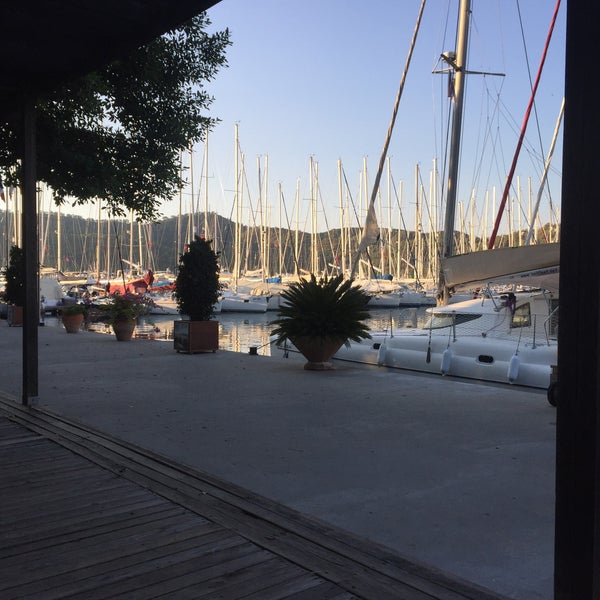 Photo prise au Mod Yacht Lounge par Ali A. le11/6/2017