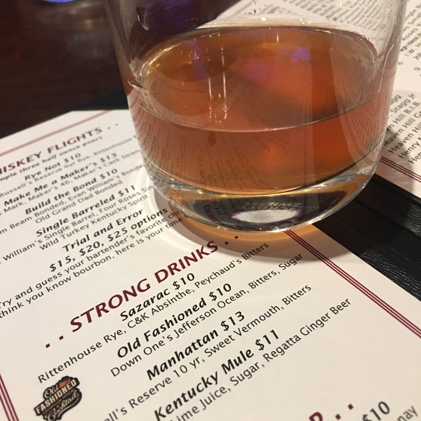 Das Foto wurde bei Down One Bourbon Bar &amp; Restaurant von @wishboneandvine G. am 12/6/2018 aufgenommen