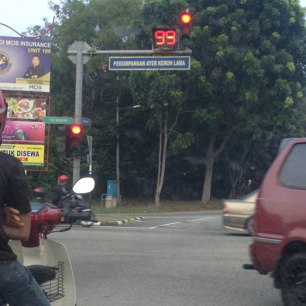 Photos At Trafic Light Ipk Bukit Beruang 34 Visitors