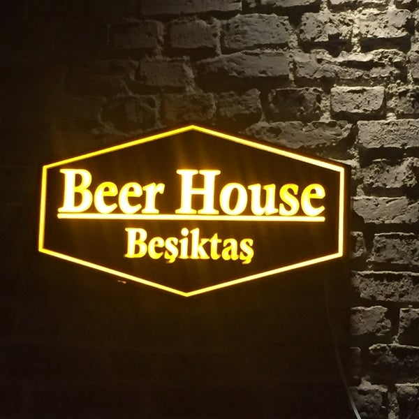 Das Foto wurde bei Beer House Nevizade von Erhan Ç. am 10/19/2017 aufgenommen
