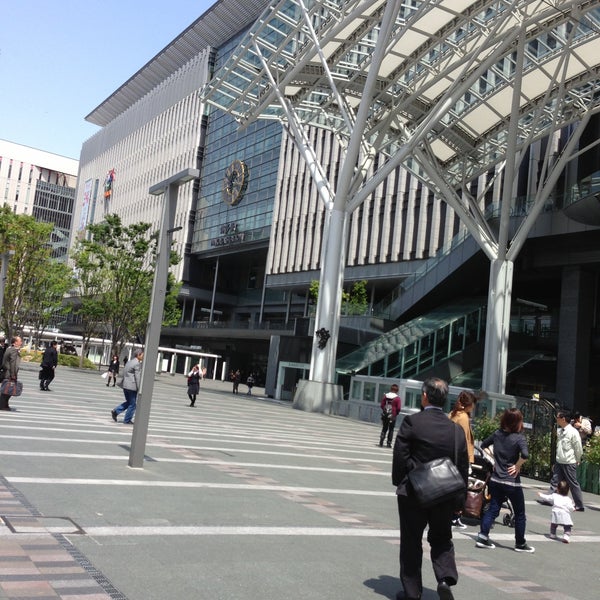 Снимок сделан в Hakata Station пользователем Shigeru 4/24/2013