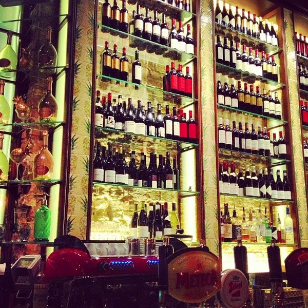 3/1/2013 tarihinde Shawn M.ziyaretçi tarafından Ananas Bar &amp; Brasserie'de çekilen fotoğraf