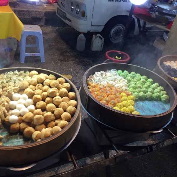 Photo taken at Pasar Malam Taman Connaught 康乐 by yh l. on 5/15/2019