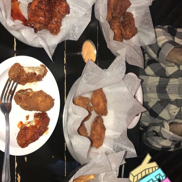 My bf and I went and we got the 20 pc chicken wings and an order of fries and everything was so good. We tried the honey, reg, and sweet and spicy wings and the sweet and spicy was my fave.