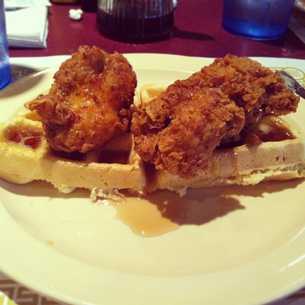 7/20/2013 tarihinde Marianne H.ziyaretçi tarafından Maxine&#39;s Chicken &amp; Waffles'de çekilen fotoğraf