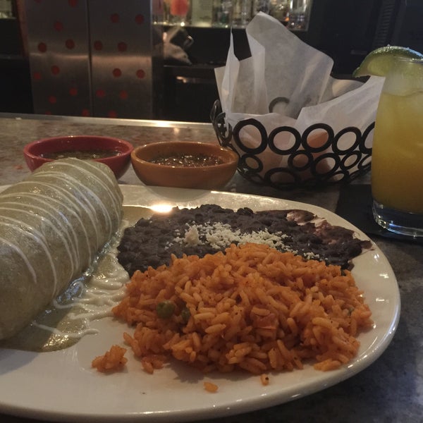 12/13/2014 tarihinde Caroline K.ziyaretçi tarafından T&amp;T Tacos &amp; Tequila'de çekilen fotoğraf