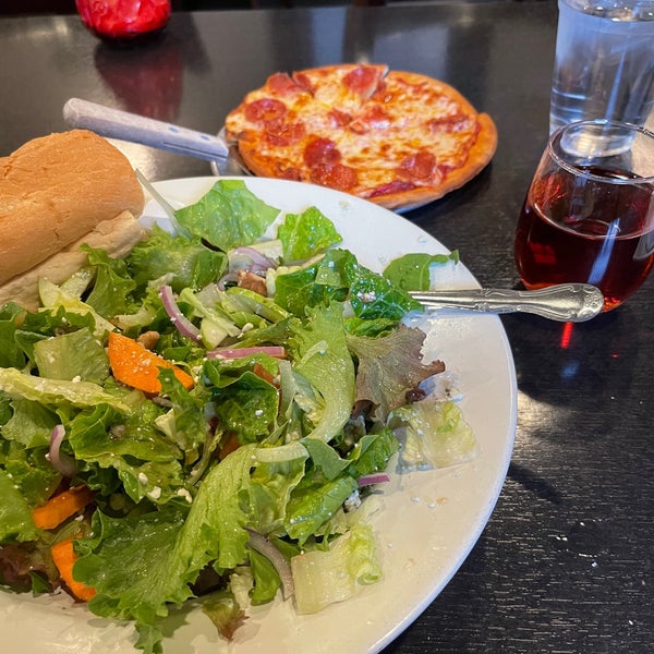 Pizzeria Aroma Pizzeria in Chicago