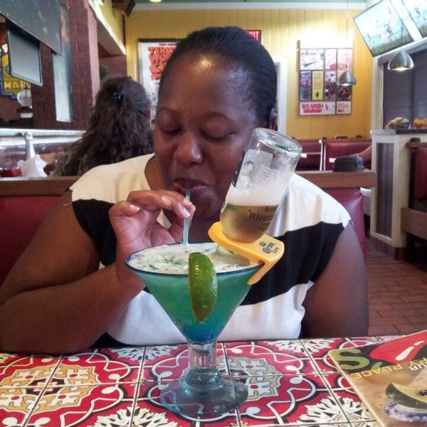 Photo taken at Chili&#39;s Grill &amp; Bar by Elisa H. on 4/23/2013