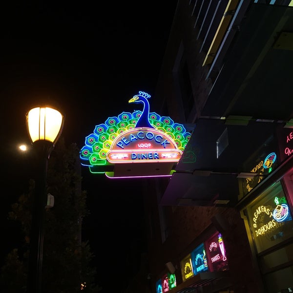 Foto tirada no(a) The Peacock Loop Diner por Tam G. em 7/24/2016