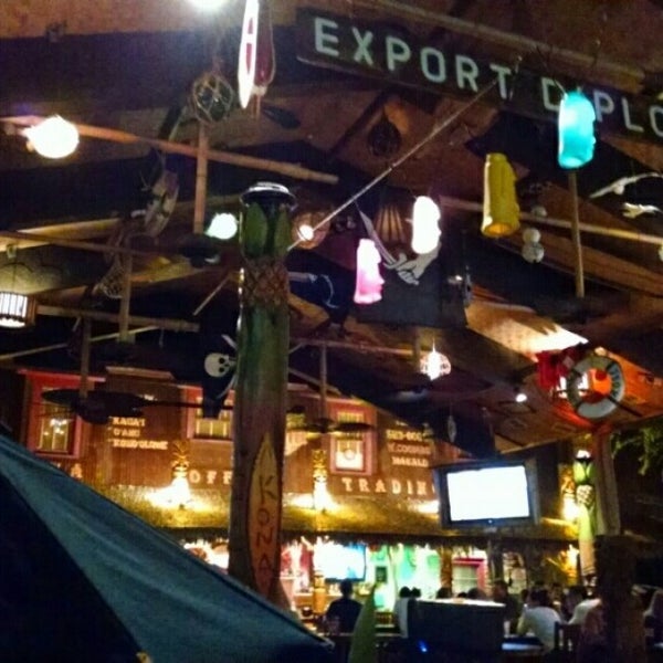 Foto diambil di Kona Tiki Bar at Grind Gastropub oleh Steve S. pada 10/21/2014