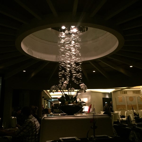 Das Foto wurde bei RIVUE Restaurant &amp; Lounge von Dan S. am 1/23/2015 aufgenommen