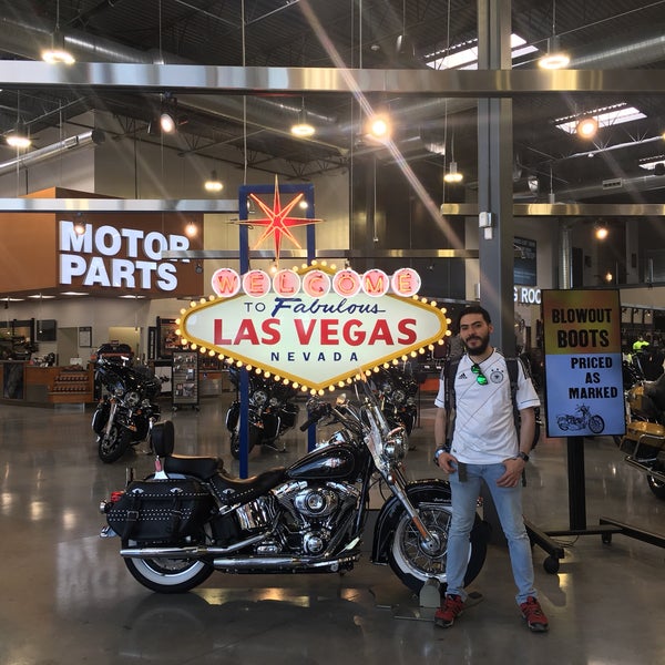 รูปภาพถ่ายที่ Las Vegas Harley-Davidson โดย Daniel ß. เมื่อ 7/2/2017