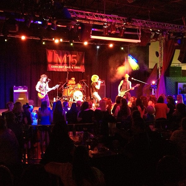Foto diambil di M15 Concert Bar &amp; Grill oleh 😊 Candis H. pada 6/1/2013