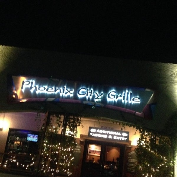 Foto tirada no(a) Phoenix City Grille por EATERAZ em 5/23/2014