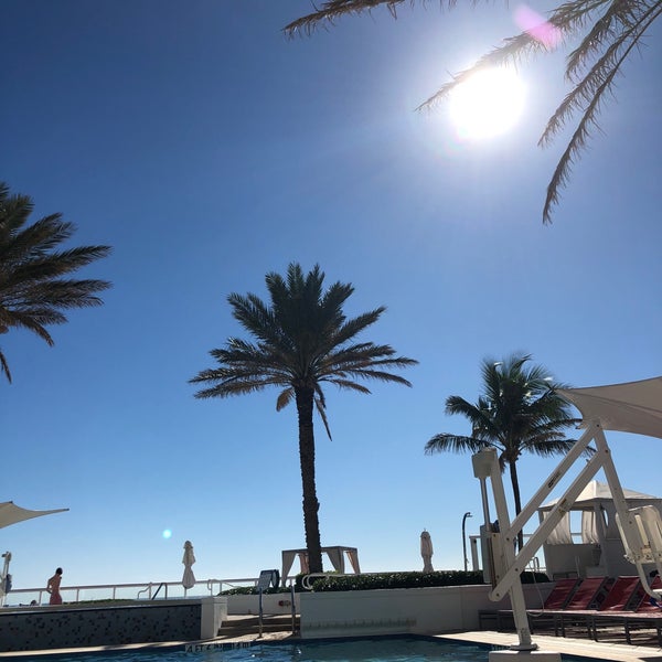 Foto diambil di Hilton Fort Lauderdale Beach Resort oleh Michael pada 3/3/2018