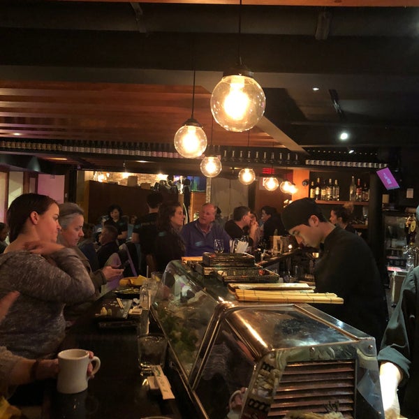 รูปภาพถ่ายที่ Pink Sumo Sushi &amp; Sake Café โดย Michael เมื่อ 3/10/2018