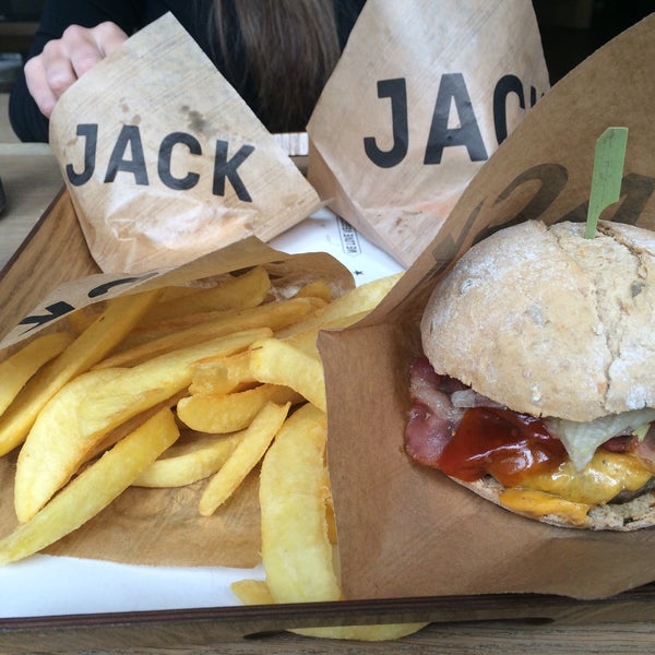 Photo taken at Jack Premium Burgers by Nicolas C. on 10/18/2016