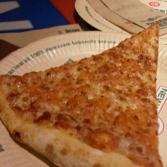 Foto tirada no(a) New York Pizza por David I. em 8/15/2015