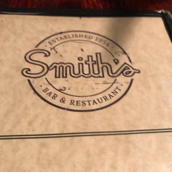 Photo taken at Smith&#39;s Bar &amp; Restaurant by Paty G. on 9/20/2018