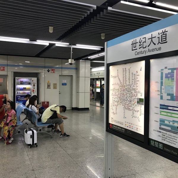 世纪大道地铁站