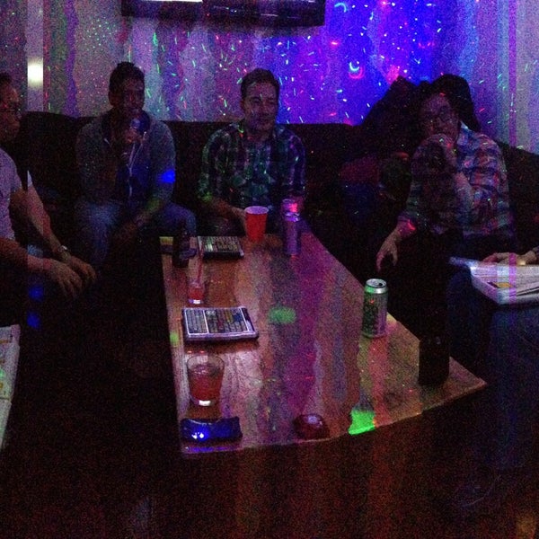4/27/2013にDeborah V.がLincoln Karaokeで撮った写真