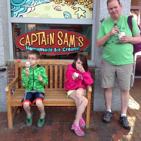 6/19/2013 tarihinde Deborah V.ziyaretçi tarafından Captain Sam&#39;s Ice Cream'de çekilen fotoğraf