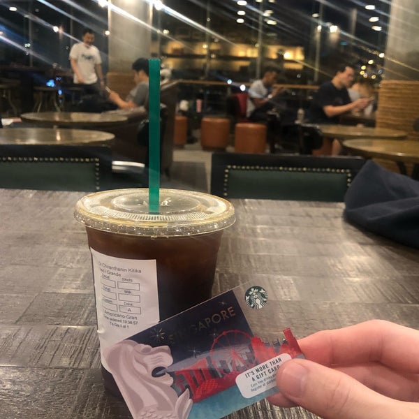 Снимок сделан в Starbucks Reserve Store пользователем phuwa&#39; k. 1/27/2019
