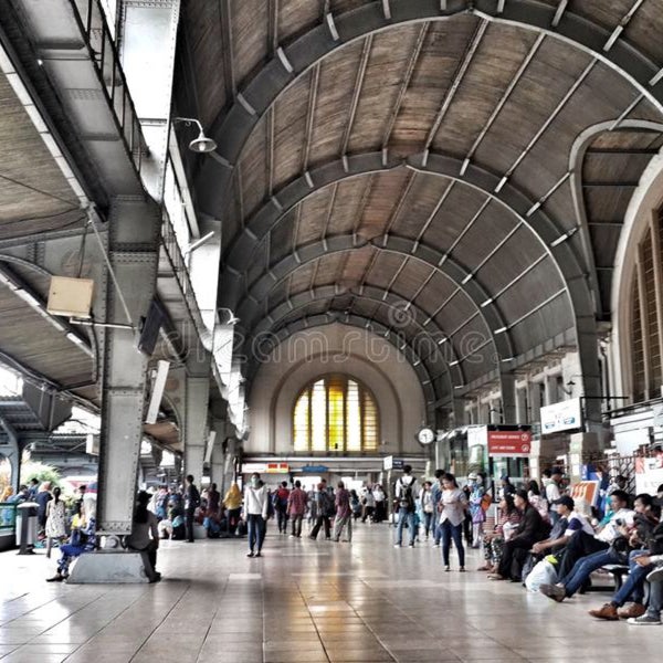 Foto diambil di Stasiun Jakarta Kota oleh Guy K. pada 6/19/2018