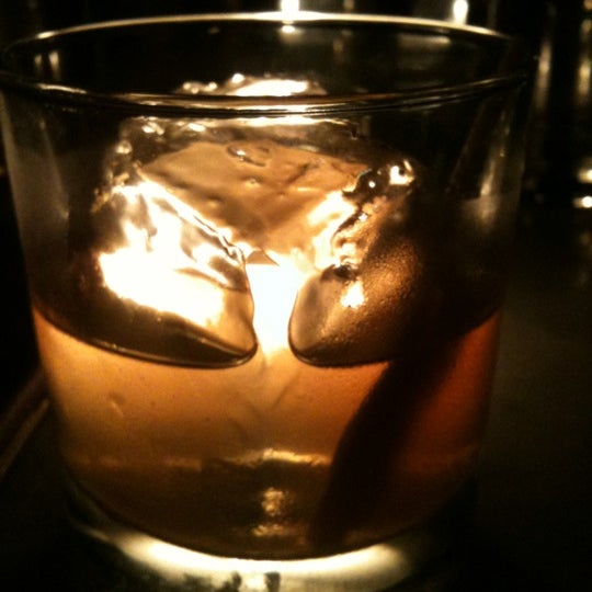 9/30/2012にJason W.がJbird Cocktailsで撮った写真